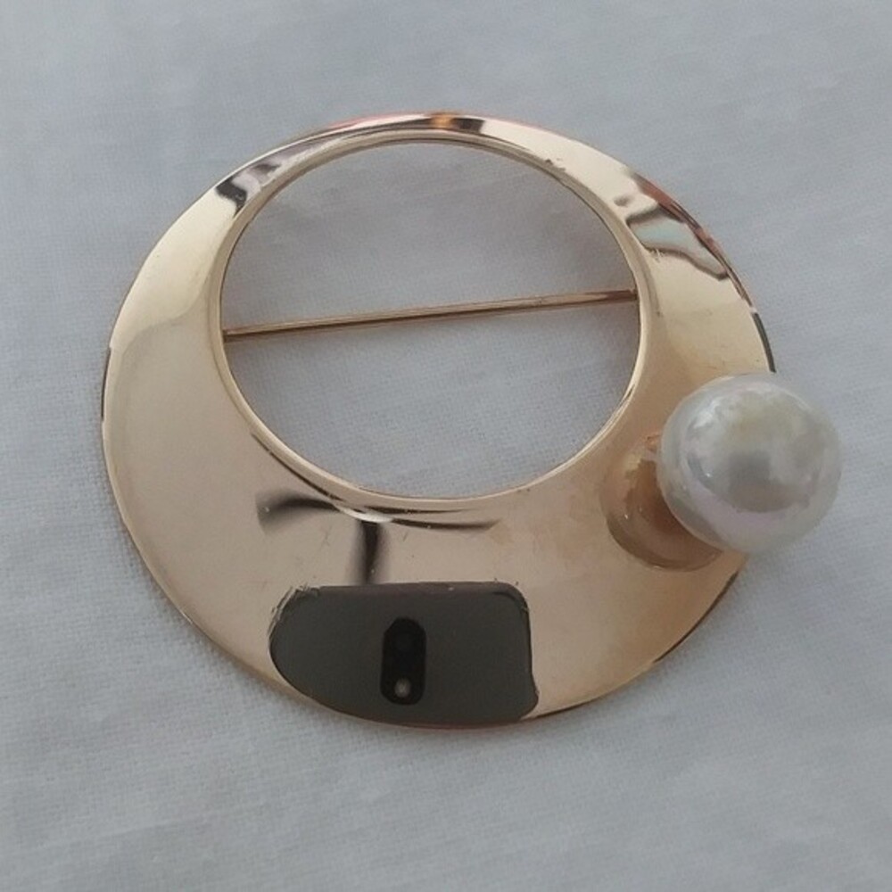 Sarah Coventry Vintage MCM Gold Tone Circle Pin  Faux Pearl, 1970 "Space Age"